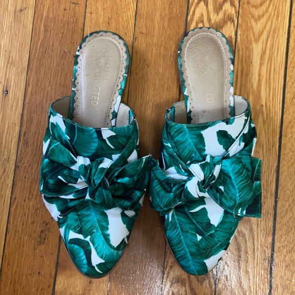 Restricted Switch Over Green Slip Ons - Picture 1 of 7